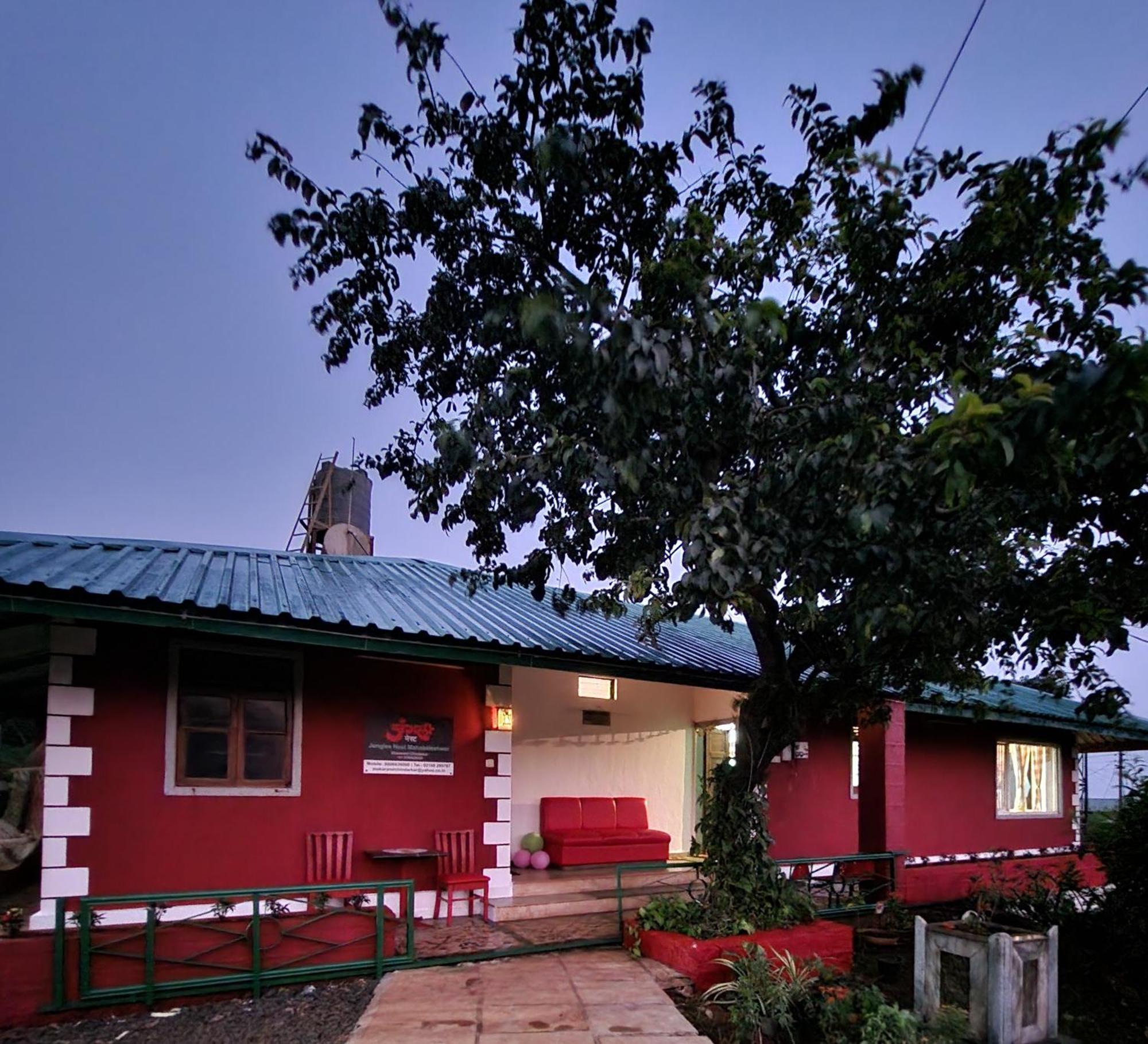 Junglee Nest Holiday Home & Huts มหาบาเลชวาร์ ภายนอก รูปภาพ