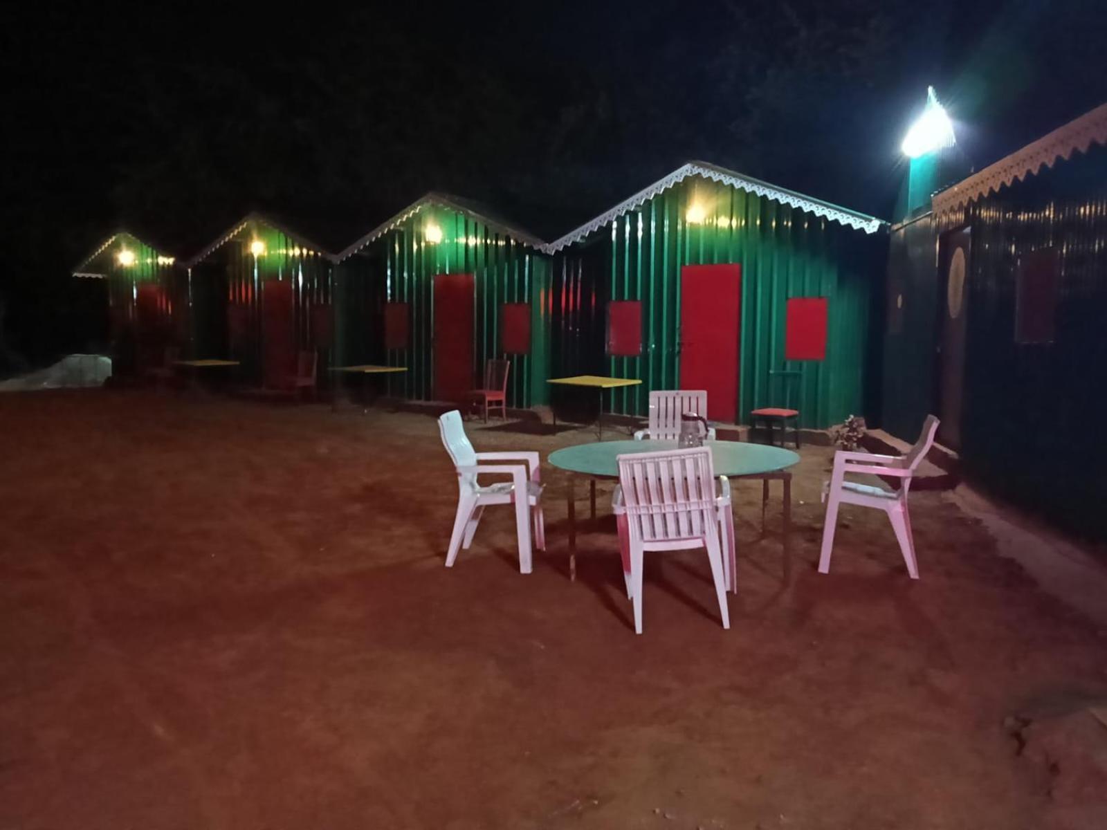 Junglee Nest Holiday Home & Huts มหาบาเลชวาร์ ภายนอก รูปภาพ