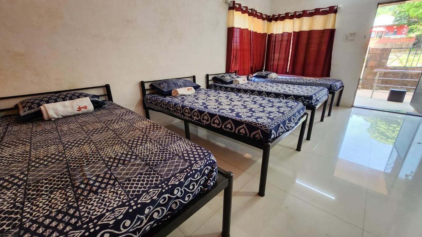 Junglee Nest Holiday Home & Huts มหาบาเลชวาร์ ภายนอก รูปภาพ